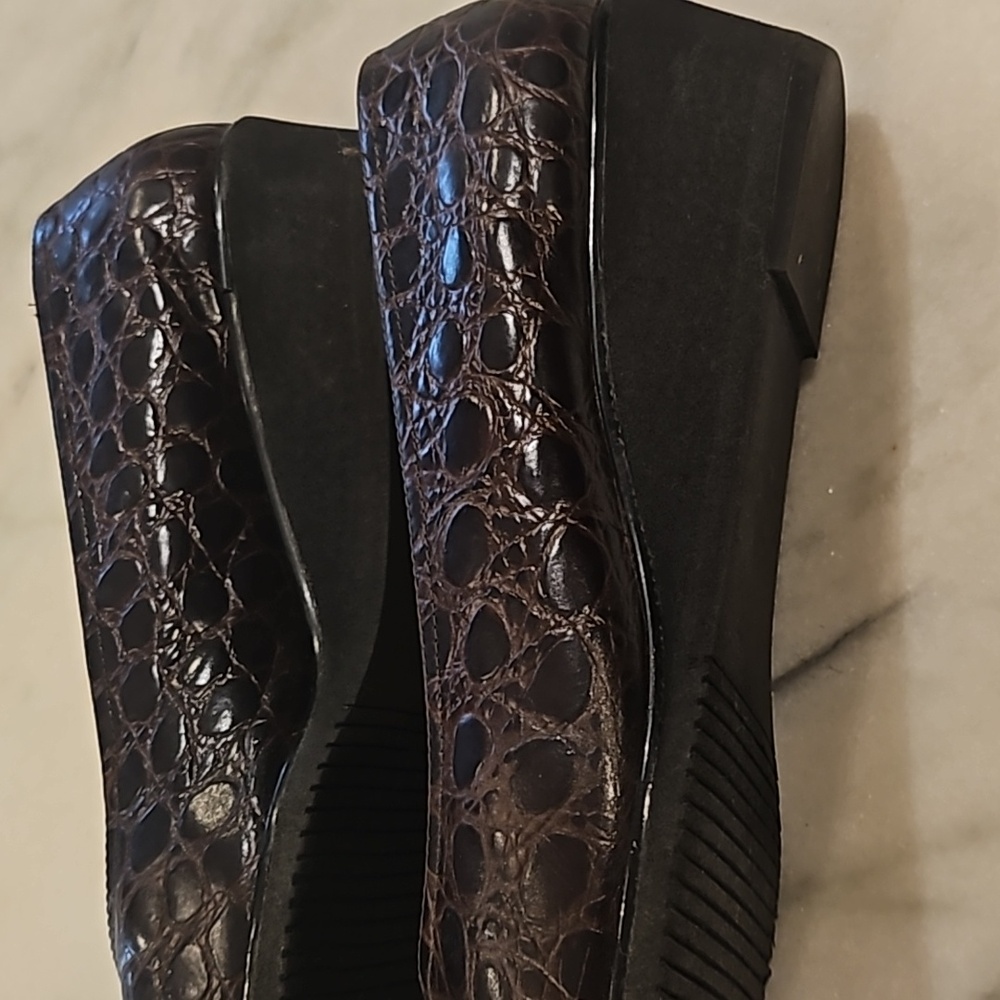 Salvatore Ferragamo Dark Brown Croc-Embossed Leather - Picture 4 of 7